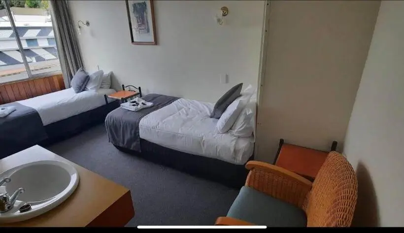 اتاق خانوادگی, Mt Lyell Motor Inn