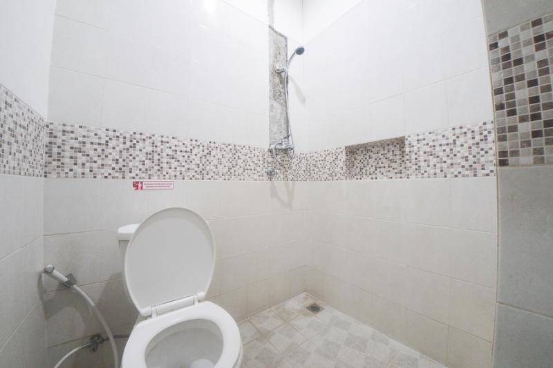 标准间, Reddoorz Plus Near Green Pramuka Square Mall