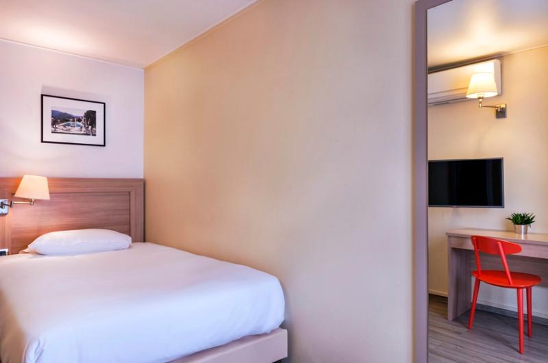 Номер Стандарт Кровать Кинг Адаптированный для Инвалидов, Holiday Inn Kansas City Northeast, An Ihg