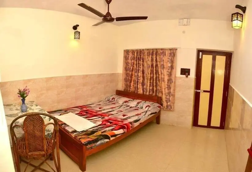 デラックスルーム, Rajalakshmi Guest House