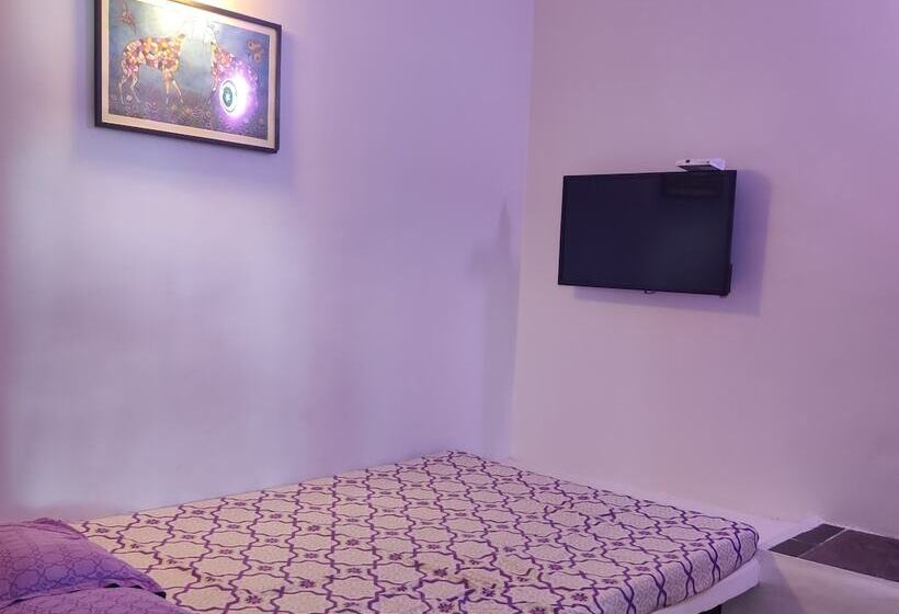 Ekonomiskt Rum, Rajalakshmi Guest House