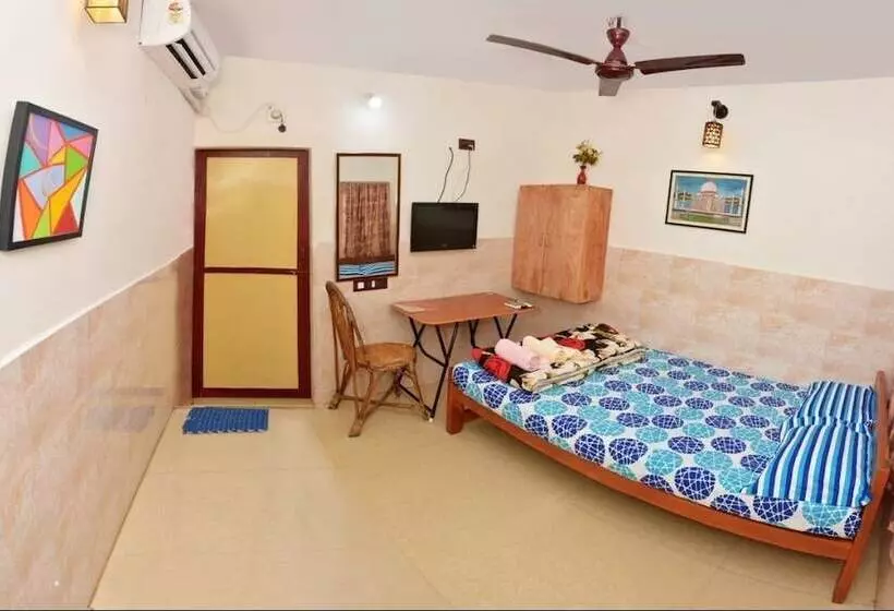 デラックスルーム, Rajalakshmi Guest House