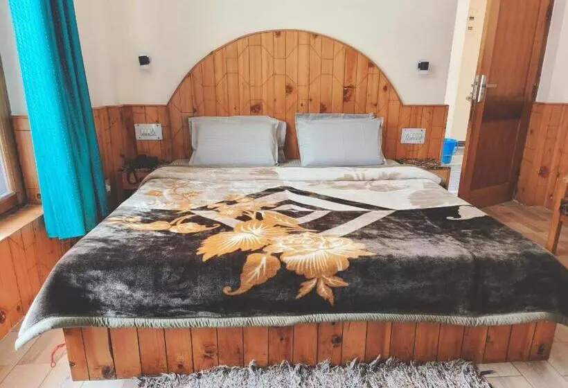 اتاق لوکس با بالکن, Hadimba Regency, Manali
