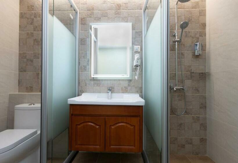 带大床的标准间, Regent Hotel By Oyo Rooms