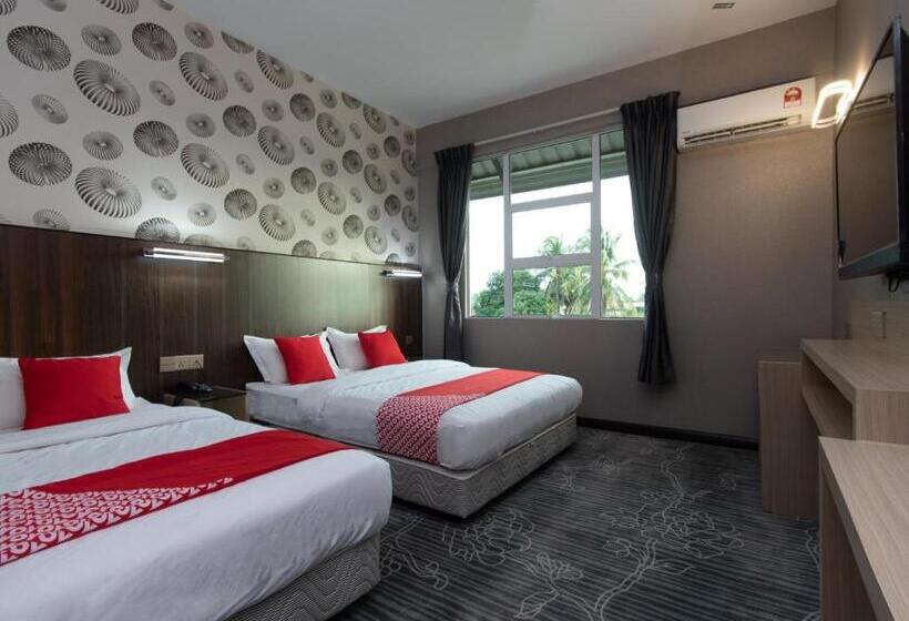 豪华三人间, Regent Hotel By Oyo Rooms