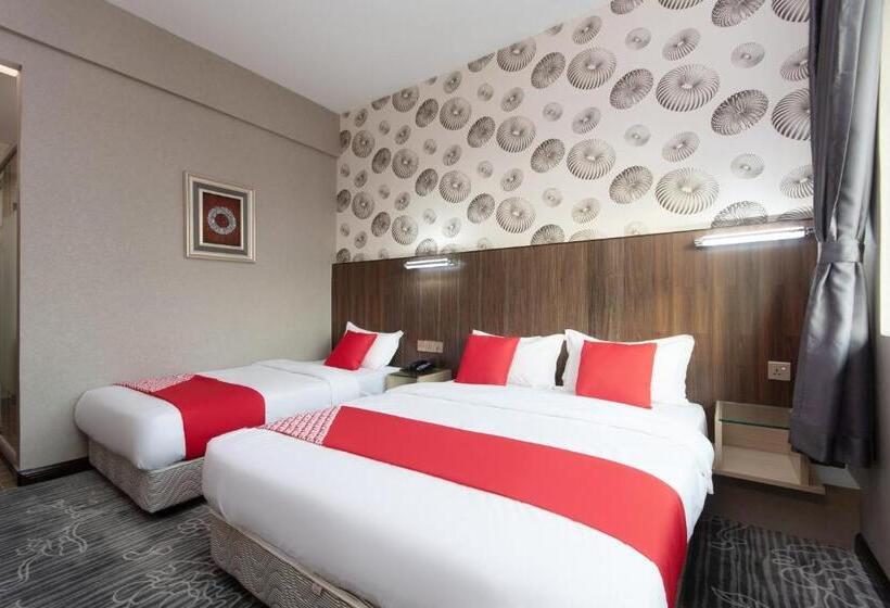 豪华三人间, Regent Hotel By Oyo Rooms