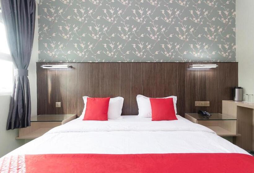 带大床的标准间, Regent Hotel By Oyo Rooms