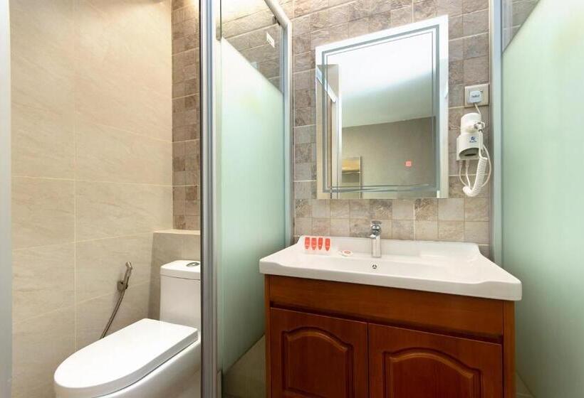 Номер Deluxe Кровать Кинг, Regent Hotel By Oyo Rooms