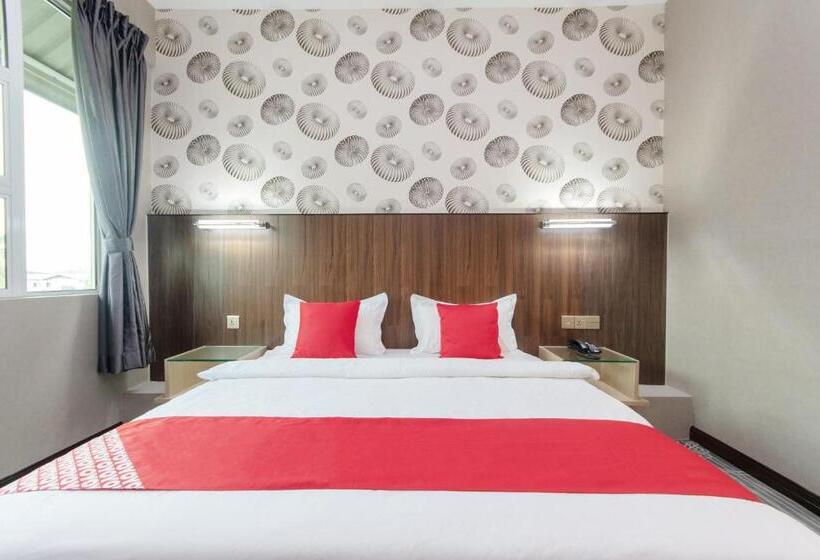 带大床的豪华间, Regent Hotel By Oyo Rooms