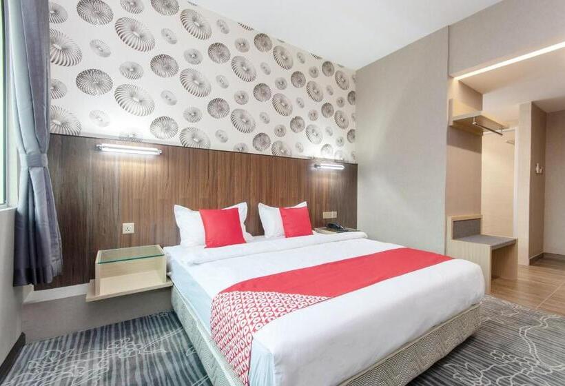 带大床的豪华间, Regent Hotel By Oyo Rooms