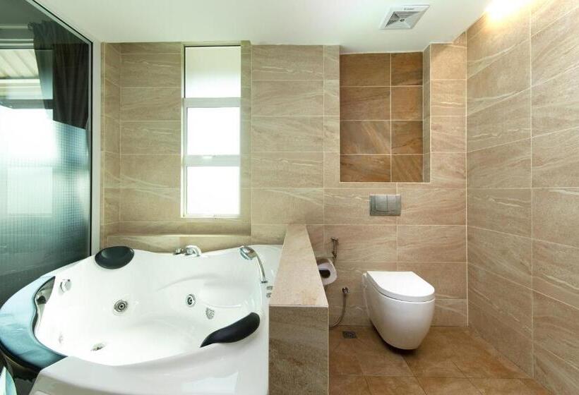 Номер Премиум, Regent Hotel By Oyo Rooms