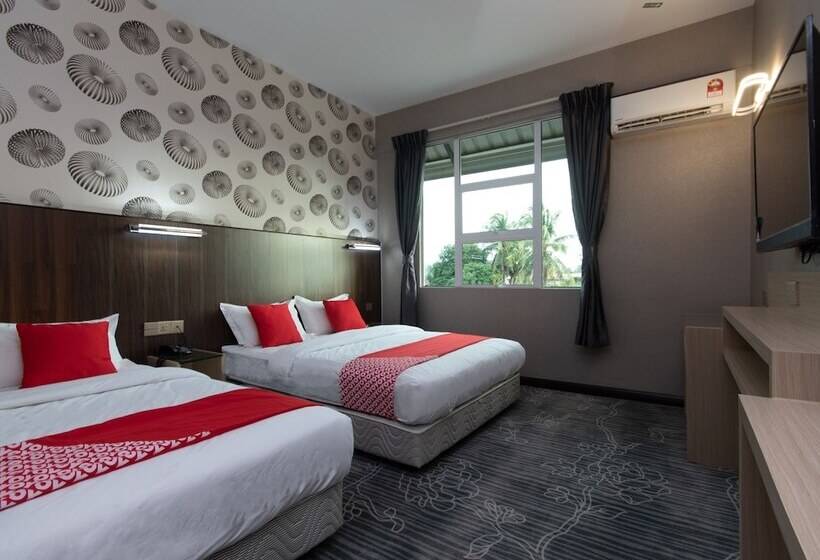 豪华三人间, Regent Hotel By Oyo Rooms