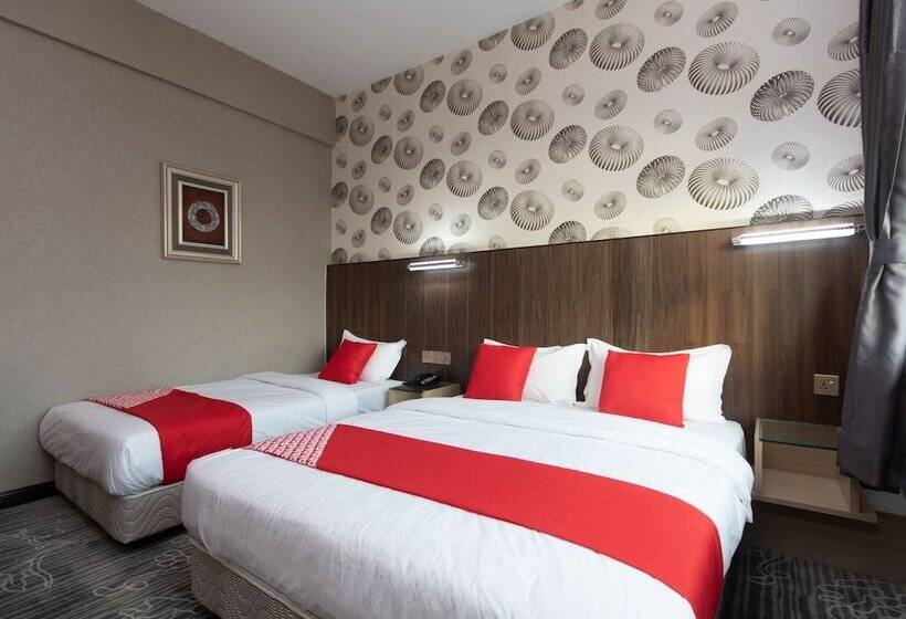 豪华三人间, Regent Hotel By Oyo Rooms