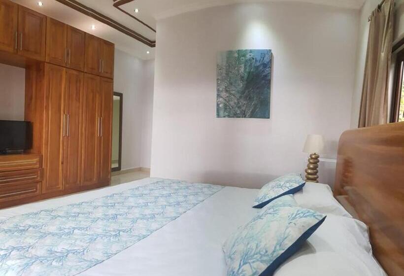 اتاق لوکس با بالکن و چشم‌انداز دریا, Calm Sorento