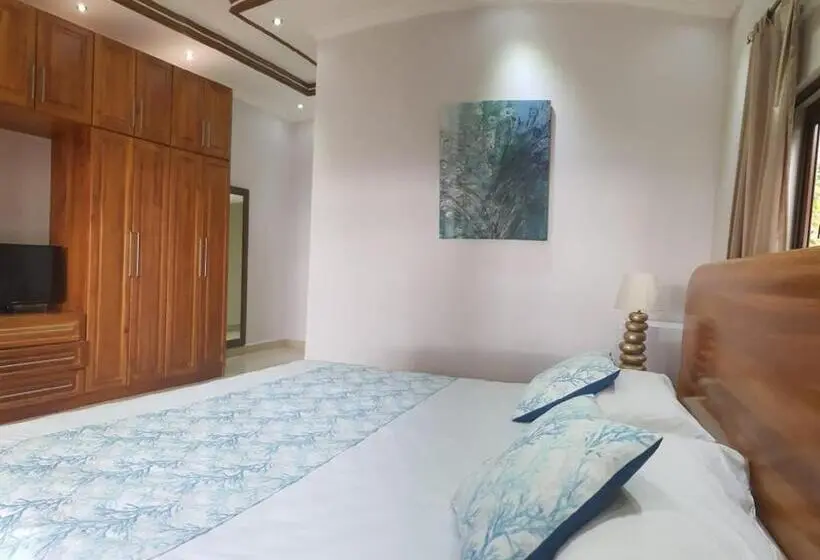 اتاق لوکس با بالکن و چشم‌انداز دریا, Calm Sorento