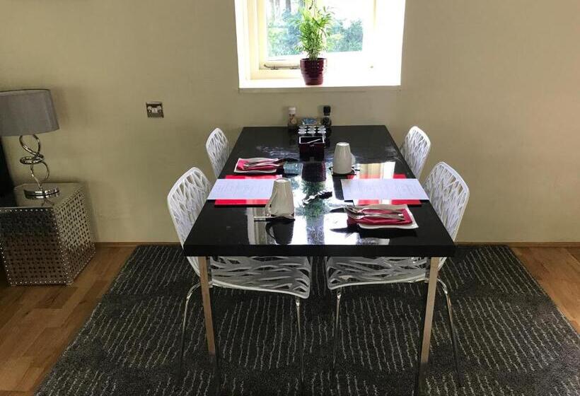 جناح ديلوكس, Hemples Lodge