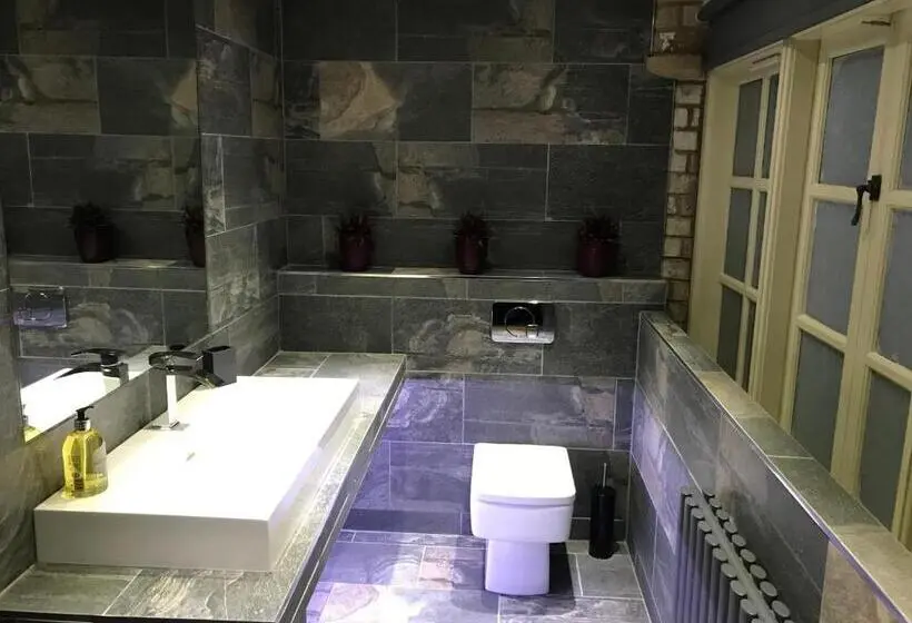 ジュニアスイート, Hemples Lodge