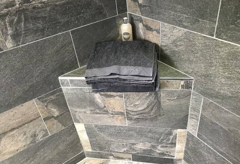 جناح ديلوكس, Hemples Lodge