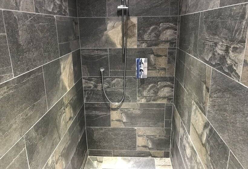 جناح ديلوكس, Hemples Lodge