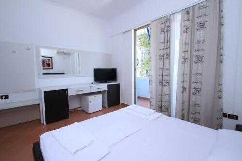 اتاق استاندارد با بالکن و چشم‌انداز دریا, Lepenica