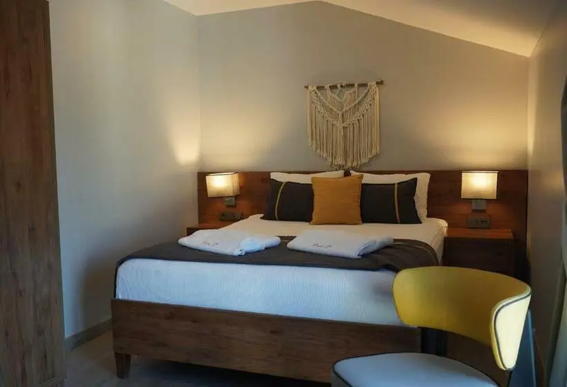 اتاق استاندارد با چشم‌انداز کوهستان, Room 23