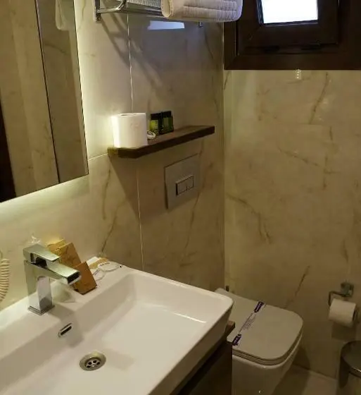اتاق اکونومی, Room 23