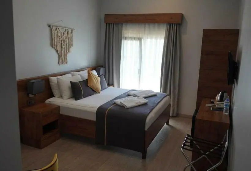 اتاق لوکس با چشم‌انداز دریا, Room 23
