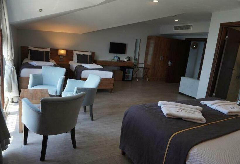 اتاق خانوادگی با چشمانداز دریا, Room 23