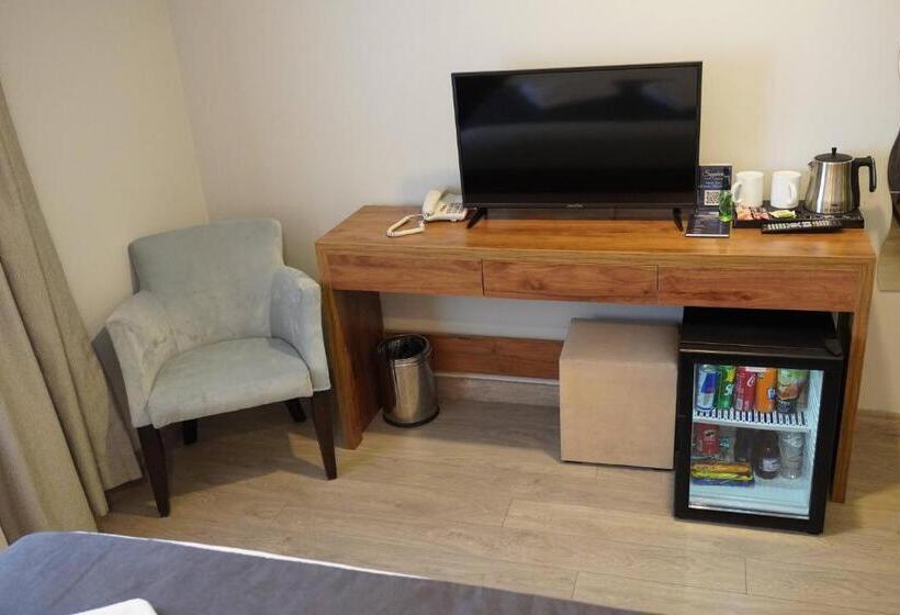 اتاق استاندارد سه نفره, Room 23