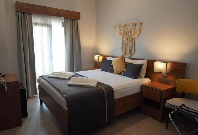 اتاق استاندارد با چشم‌انداز کوهستان, Room 23