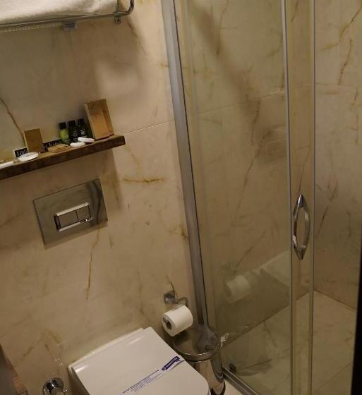 اتاق استاندارد یک نفره, Room 23