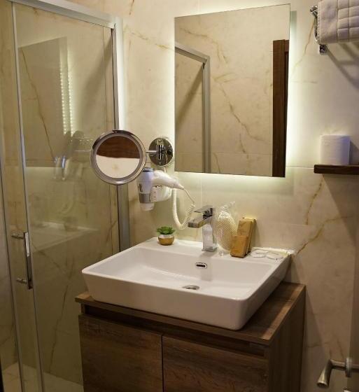 اتاق اکونومی, Room 23