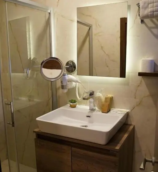 اتاق اکونومی, Room 23