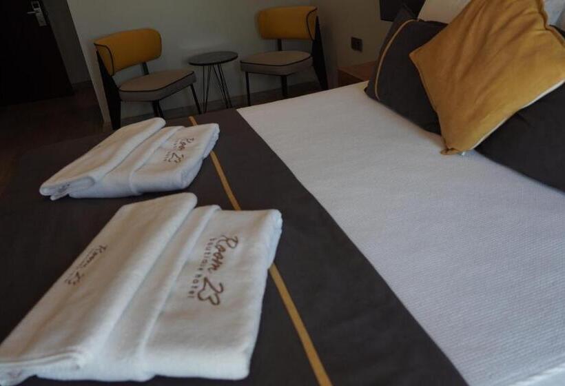 اتاق لوکس با چشمانداز دریا, Room 23