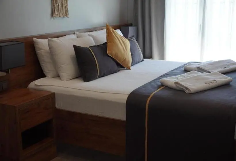 اتاق لوکس با چشم‌انداز دریا, Room 23