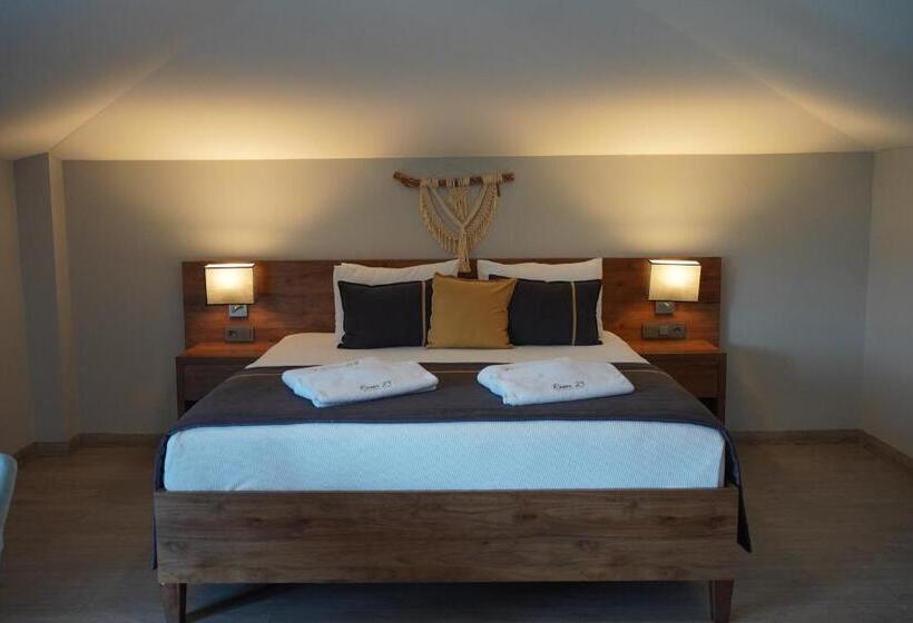 اتاق خانوادگی با چشمانداز کوه, Room 23