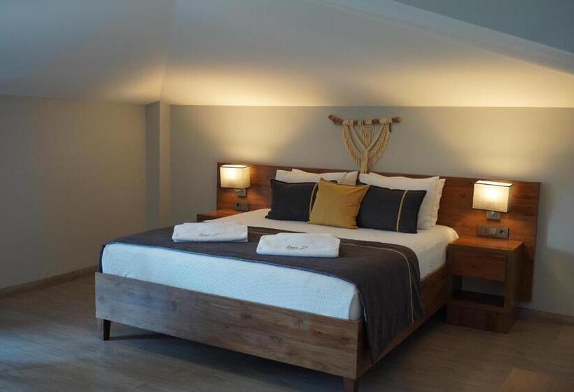 اتاق خانوادگی با چشمانداز کوه, Room 23