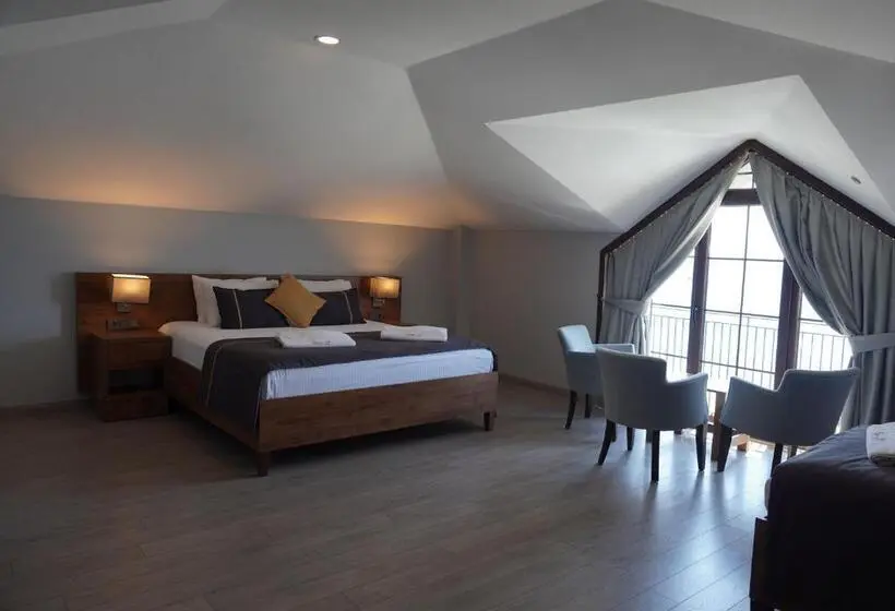 اتاق خانوادگی با چشم‌انداز دریا, Room 23