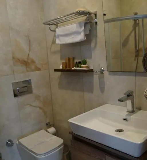 اتاق لوکس با چشم‌انداز دریا, Room 23