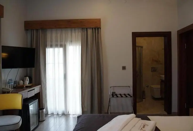 اتاق لوکس با چشم‌انداز دریا, Room 23