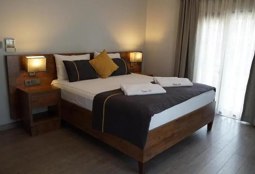 اتاق لوکس با چشم‌انداز دریا, Room 23