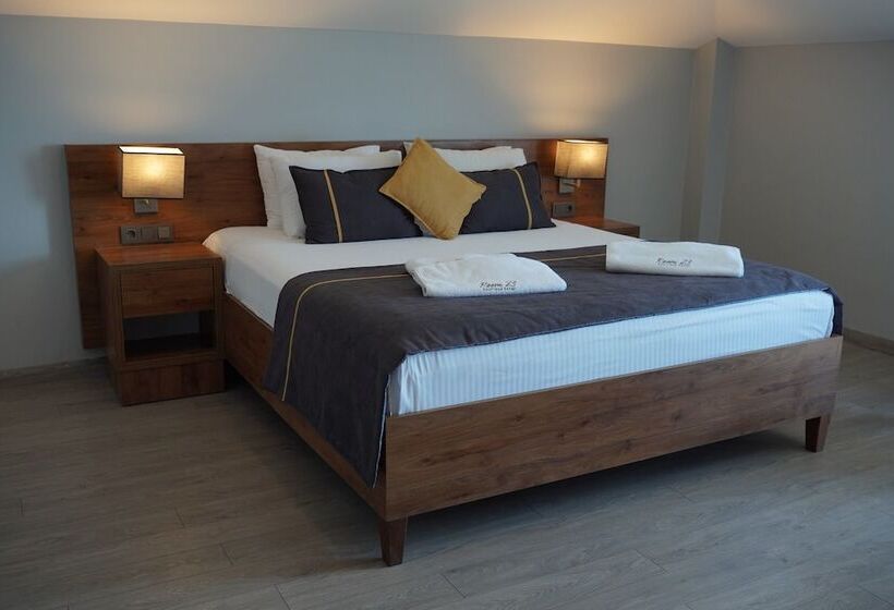 اتاق خانوادگی با چشمانداز دریا, Room 23