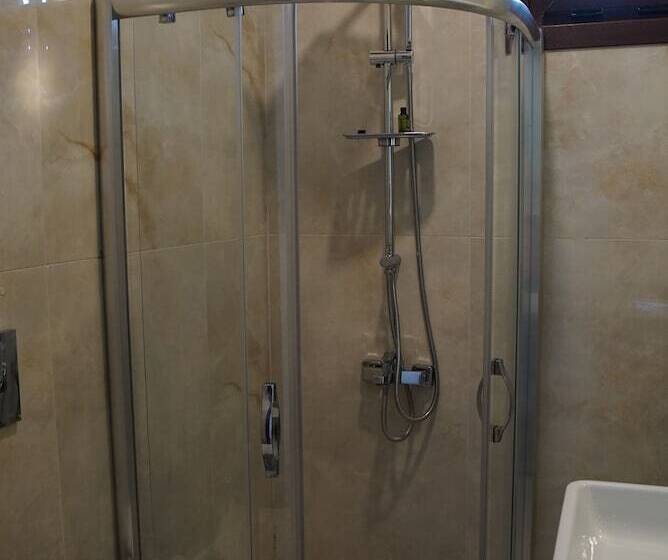 اتاق اکونومی, Room 23