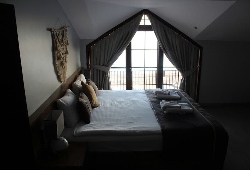 اتاق لوکس با چشمانداز دریا, Room 23