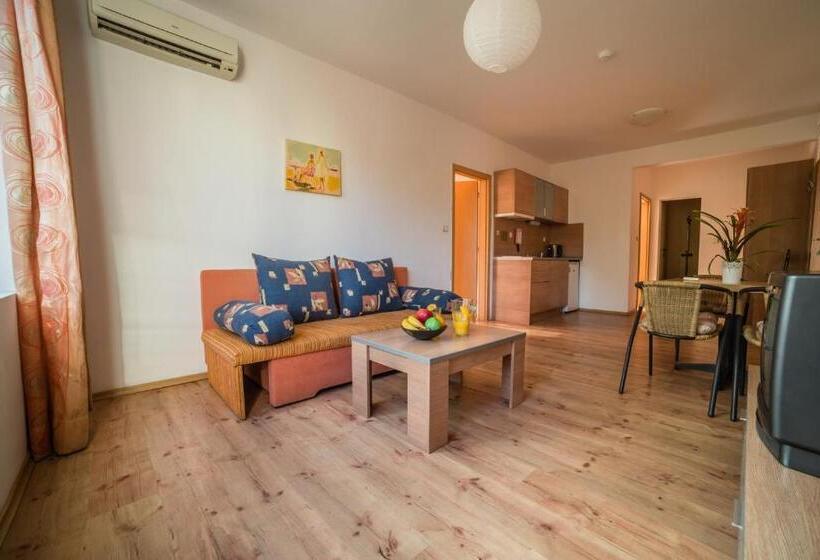 バルコニー付２ベッドルームアパートメント, Step