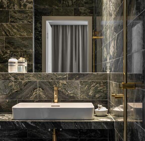 발코니가 있는 스위트, Spinoza Suites