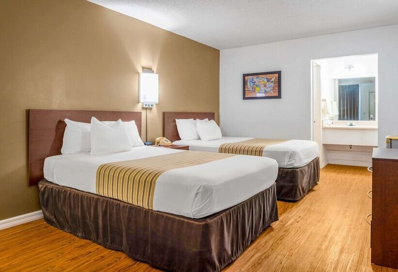 غرفه قياسيه سريرين مزدوجين, Econo Lodge