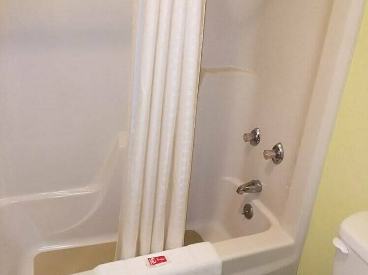 חדר סטנדרט שתי מיטות זוגיות, Econo Lodge Hornell