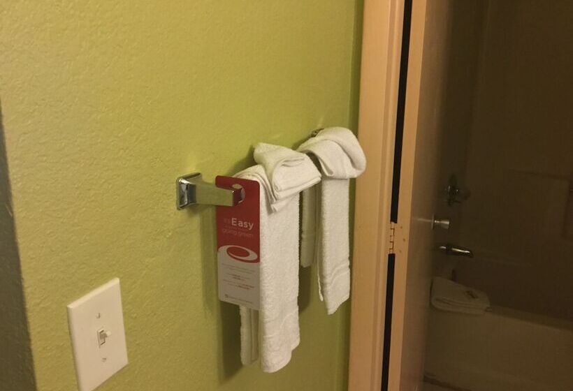 스탠다드 룸 더블 침대 2개, Econo Lodge Inn & Suites I 64 & Us 13