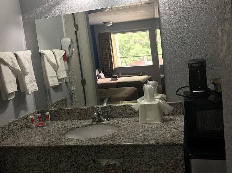 Номер Стандарт 2 Двуспальные Кровати, Econo Lodge Inn & Suites I 64 & Us 13